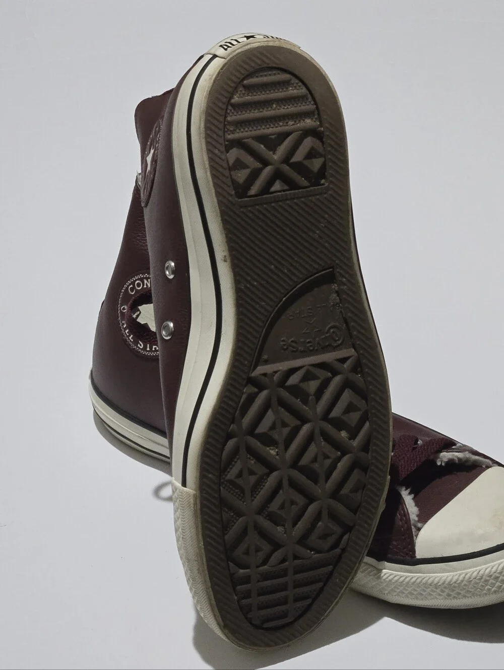 Converse Chuck Taylor Leather Faux Fur Lined Hi-Top Burgundy Sneaker Womens 10
